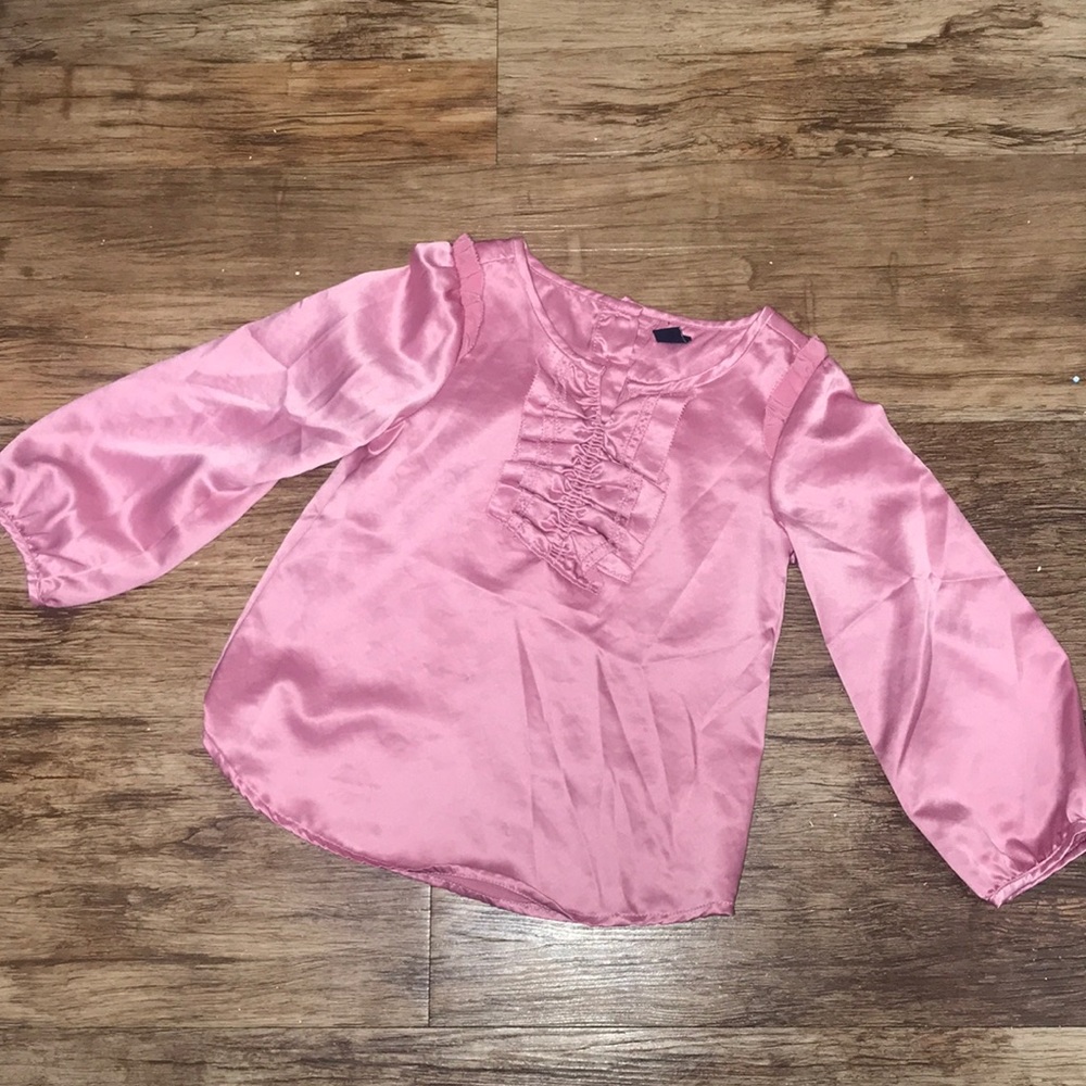 Adorable silky long sleeve toddler shirt. 3T.